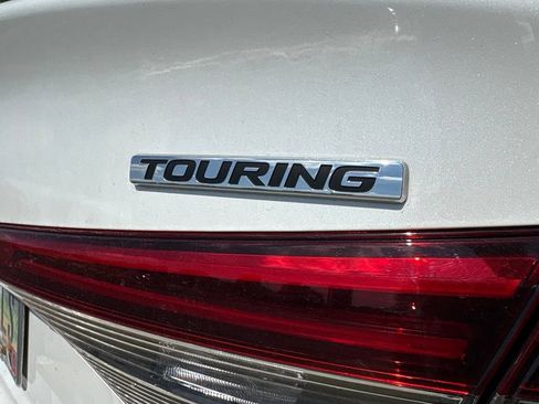 Used 2022 Honda Civic Touring image 4