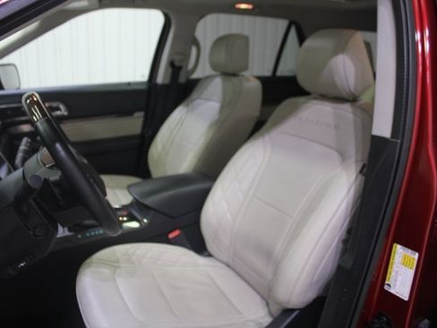 Used 2017 Ford Explorer Platinum image 12
