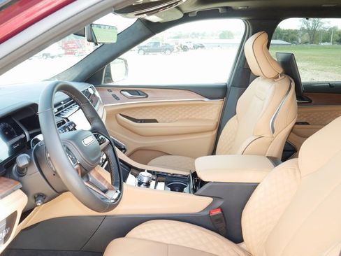 New 2025 Jeep Grand Cherokee L Summit image 2