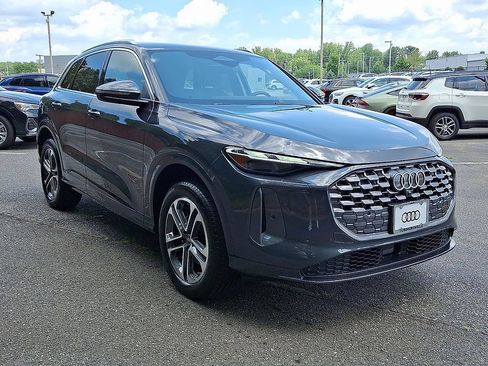 Used 2025 Audi Q5 Premium w/ Convenience Package AWD/4WD image 2