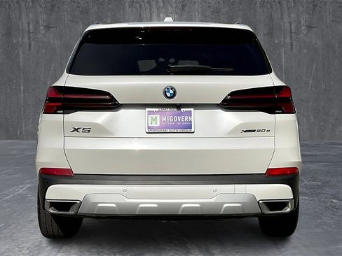 Used 2026 BMW X5 xDrive50e w/ Climate Comfort Package image 5