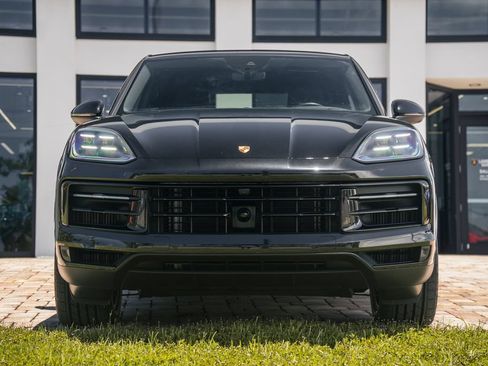 Used 2025 Porsche Cayenne Coupe AWD/4WD image 8