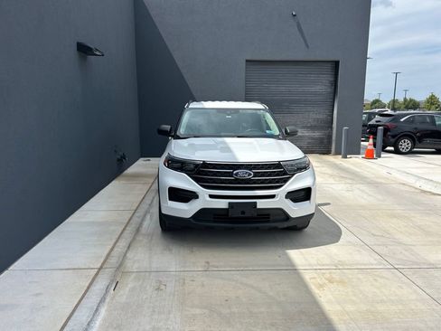 Used 2021 Ford Explorer XLT RWD image 2