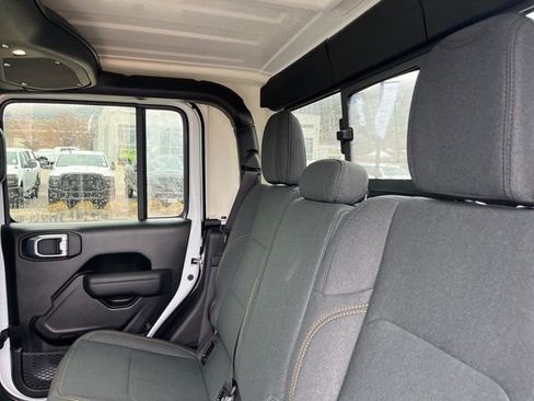 New 2026 Jeep Gladiator Sport AWD/4WD image 18