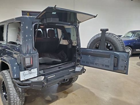 Used 2016 Jeep Wrangler Unlimited Sahara w/ Connectivity Group image 44