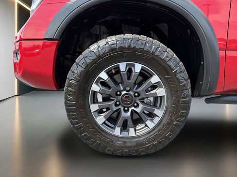 Used 2021 Nissan Titan PRO-4X w/ Pro-4x Convenience Package AWD/4WD image 9