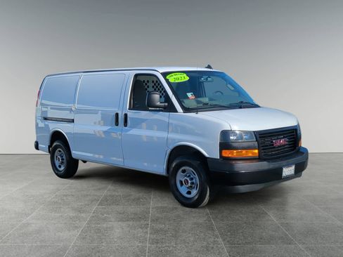Used 2023 GMC Savana 2500 w/ Driver Convenience Package image 7