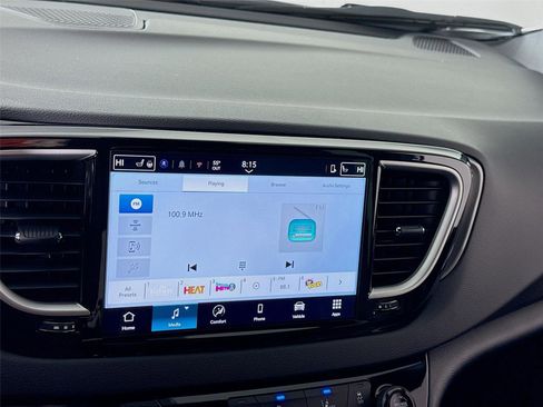 New 2026 Chrysler Voyager LX image 9