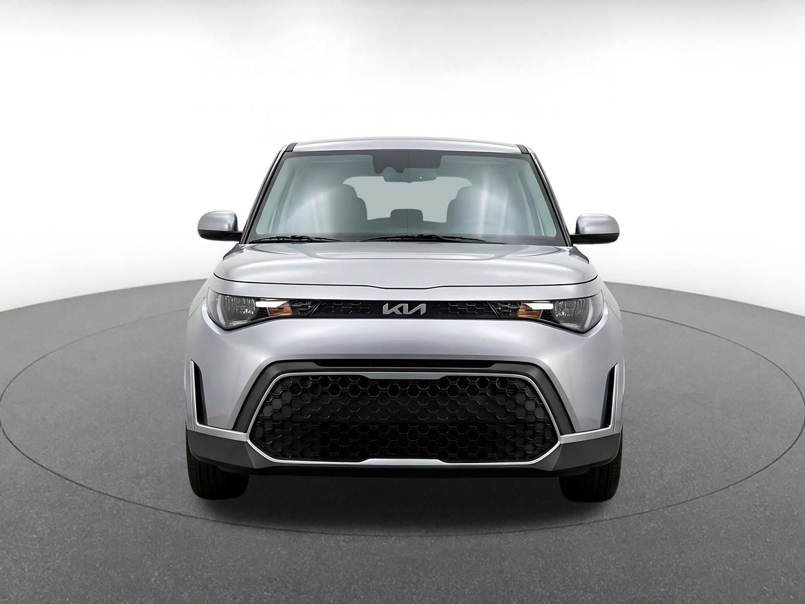 Used 2025 Kia Soul LX w/ LX Technology Package FWD image 2