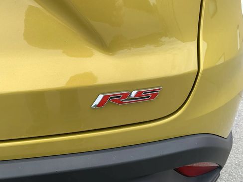 Used 2024 Chevrolet Trax RS w/ Sunroof Package FWD image 11