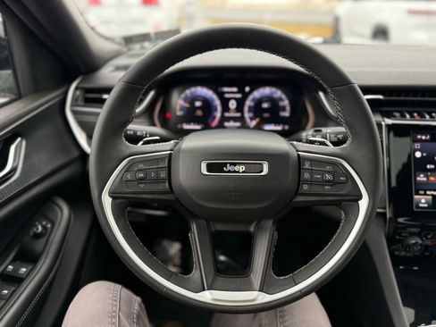 Certified 2023 Jeep Grand Cherokee Altitude image 14