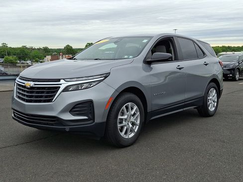 Certified 2024 Chevrolet Equinox LS w/ LS Convenience Package FWD image 3