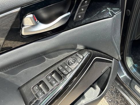 Used 2018 Kia Cadenza Limited FWD image 12