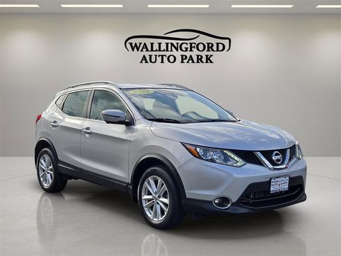 Used 2018 Nissan Rogue Sport SV w/ SV Technology Package image 3