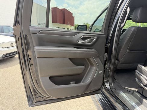 Used 2022 Chevrolet Suburban RST w/ Luxury Package AWD/4WD image 20