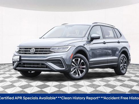 Used 2022 Volkswagen Tiguan S image 2