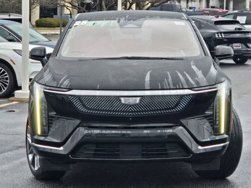 Used 2025 Cadillac Optiq Luxury 1 w/ LPO, Floor Liner Package AWD/4WD image 3