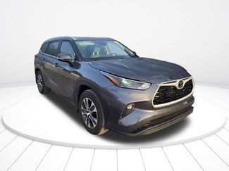 Used 2024 Toyota Highlander XLE FWD video 2
