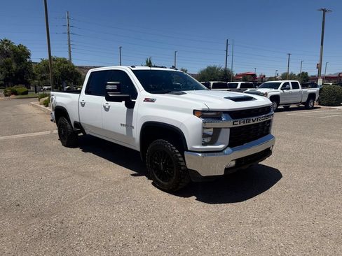 Used 2022 Chevrolet Silverado 2500 LT w/ Convenience Package AWD/4WD image 3