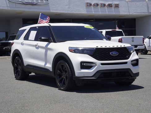 Used 2022 Ford Explorer ST w/ Equipment Group 401A AWD/4WD image 2
