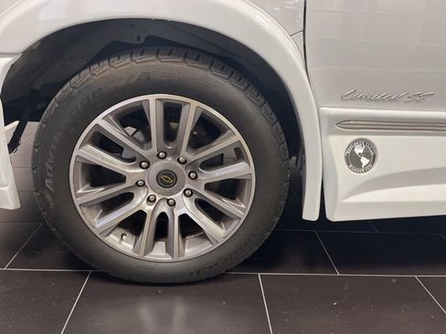 Used 2019 Chevrolet Express 2500 w/ Enhanced Convenience Package image 18