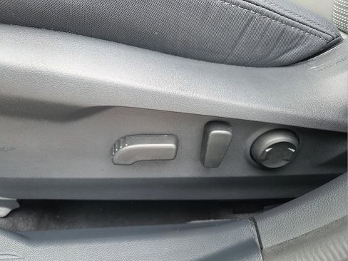 Used 2025 Subaru Outback Premium image 12