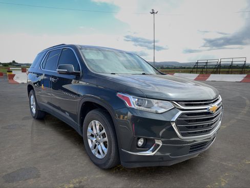 Used 2020 Chevrolet Traverse LT FWD image 2