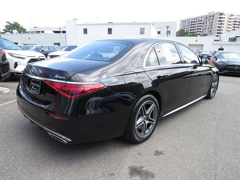 Used 2022 Mercedes-Benz S 500 4MATIC w/ AMG Line Package image 4