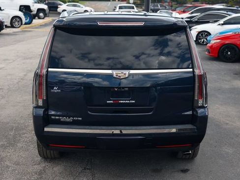 Used 2018 Cadillac Escalade Premium Luxury RWD image 12