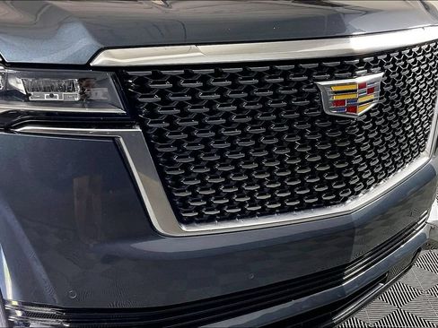 Used 2021 Cadillac Escalade Premium Luxury w/ LPO, Illumination Package AWD/4WD image 38