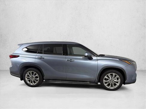 Used 2021 Toyota Highlander Limited AWD/4WD image 4
