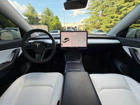 Used 2021 Tesla Model Y Long Range AWD/4WD image 2