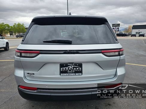 New 2026 Jeep Grand Cherokee Altitude AWD/4WD image 4