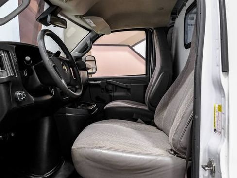 Used 2020 Chevrolet Express 2500 RWD image 4