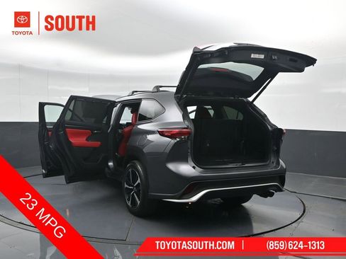 Used 2021 Toyota Highlander XSE AWD/4WD image 60