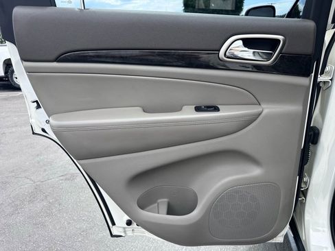 Used 2012 Jeep Grand Cherokee Laredo w/ Laredo E Group image 48