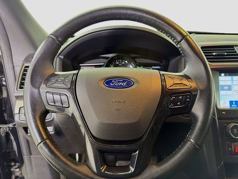 Used 2018 Ford Explorer XLT w/ Equipment Group 202A image 14