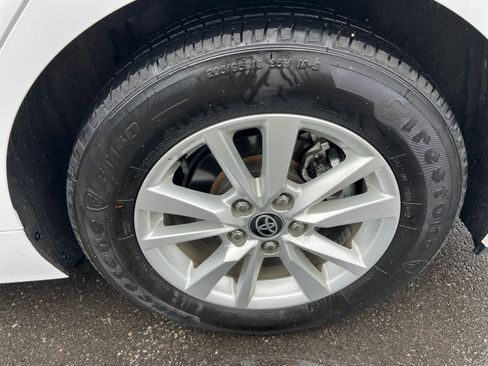 Used 2025 Toyota Camry LE image 29