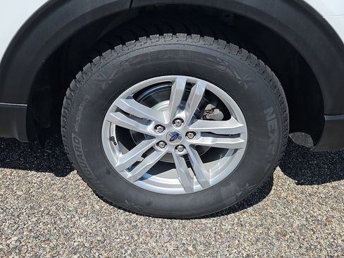 Used 2021 Ford Explorer XLT w/ Equipment Group 202A AWD/4WD image 8