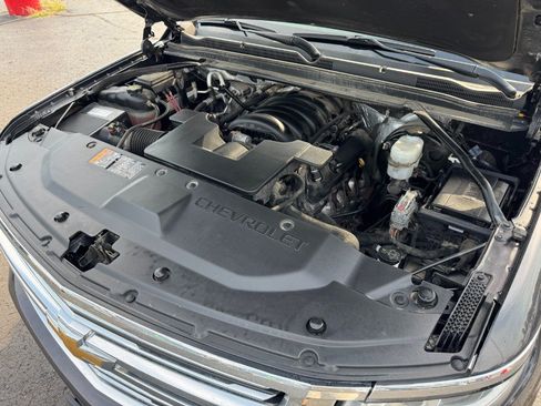 Used 2018 Chevrolet Suburban Premier AWD/4WD image 24