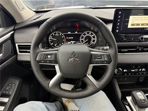 New 2026 Mitsubishi Outlander SE image 15