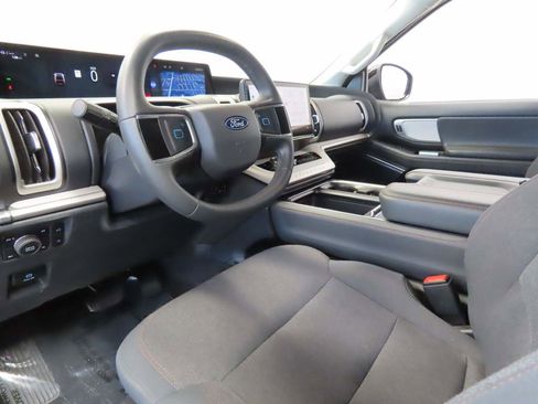 Used 2025 Ford Expedition Active AWD/4WD image 8
