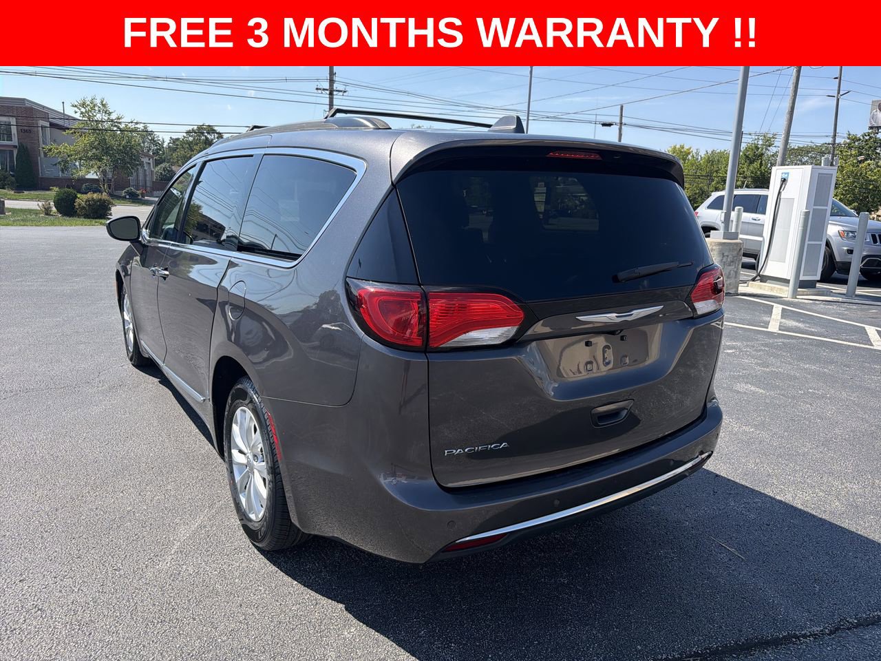 Used 2017 Chrysler Pacifica Touring-L FWD image 28