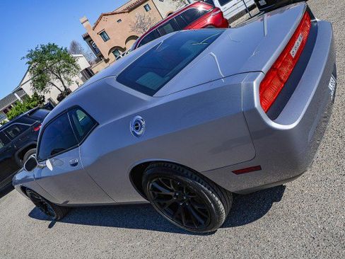 Used 2013 Dodge Challenger SXT image 8