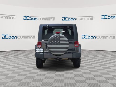 Used 2018 Jeep Wrangler Sport AWD/4WD image 7