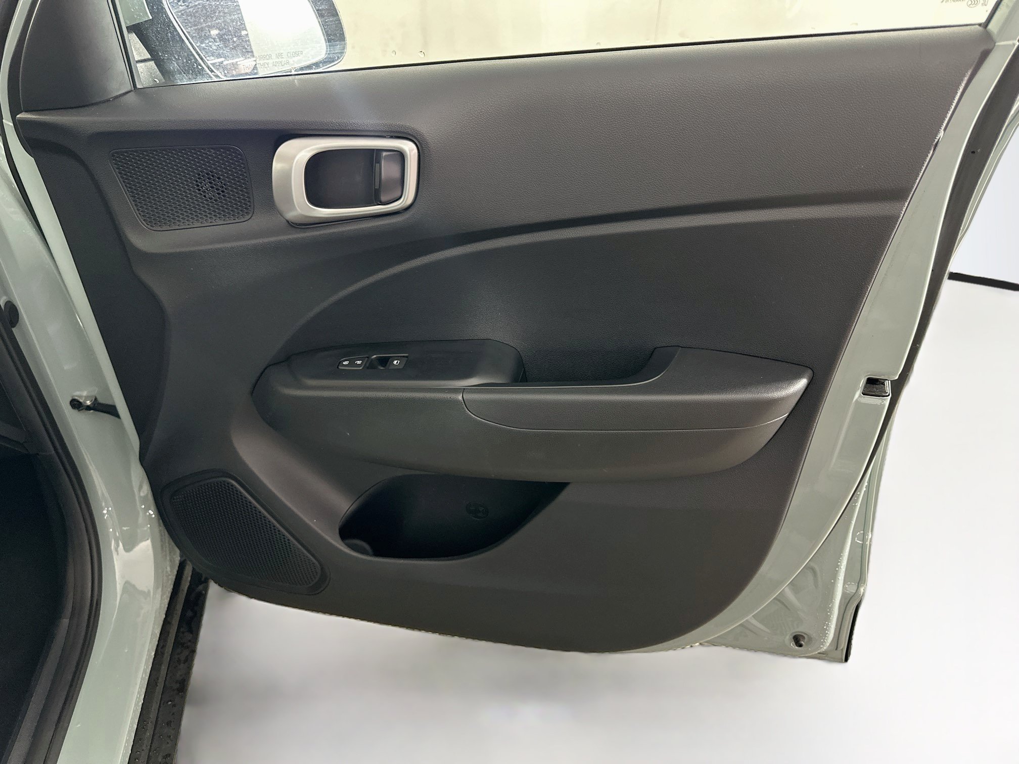 Used 2025 Hyundai Venue SEL FWD image 32