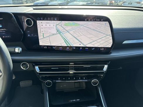 Certified 2025 Chevrolet Traverse LT image 25