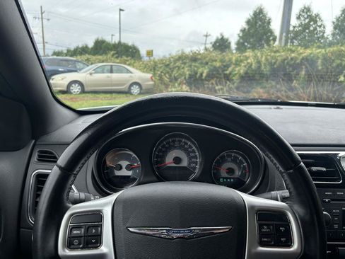 Used 2012 Chrysler 200 Touring FWD image 10