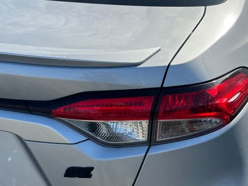 Used 2022 Toyota Corolla SE w/ SE Premium Package FWD image 18