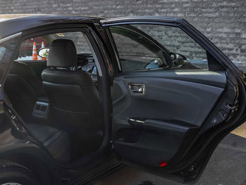 Used 2016 Toyota Avalon XLE image 17